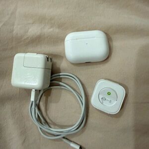 Apple White Earbud Headphones with Charger